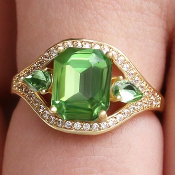 🍁 Noble Radiant Cut Pear Super Pure Green Crystal Rings for Women, EVGG1491 - Picture 2 of 8